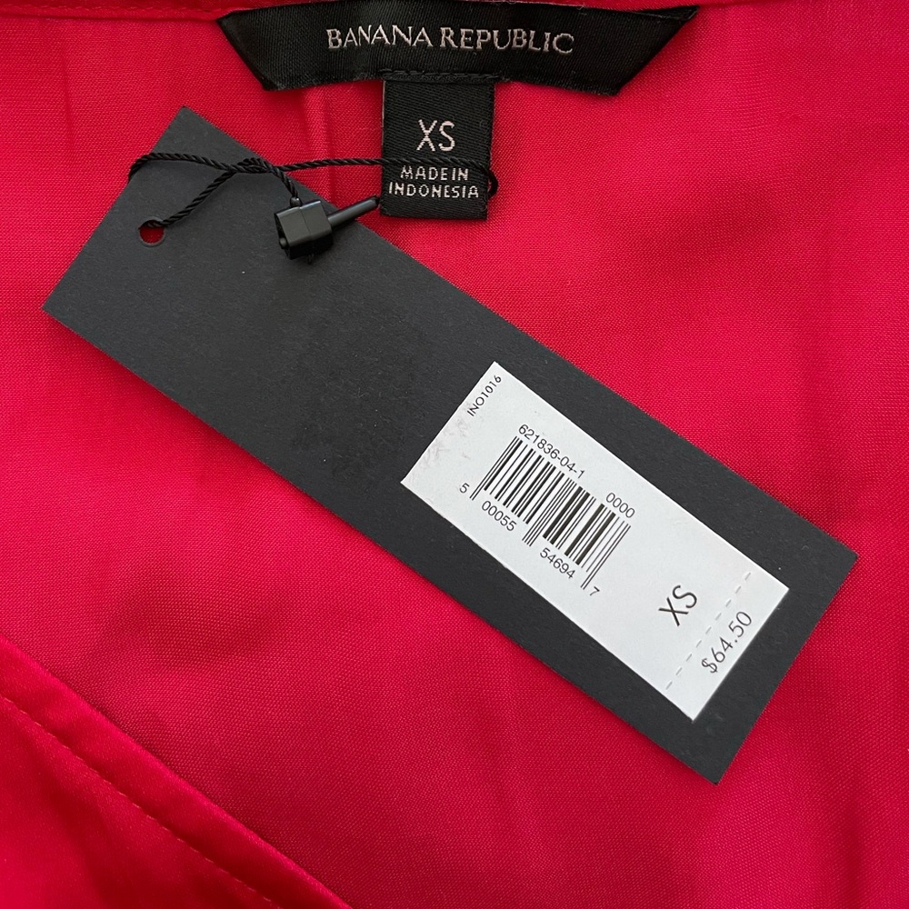 Beautiful Banana Republic Silk-like Red Blouse - Picture 5 of 6